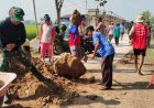 Satgas TMMD dan Warga Sragen Pecahkan Bongkahan Tanah Demi Jalan Desa yang Lebih Kokoh